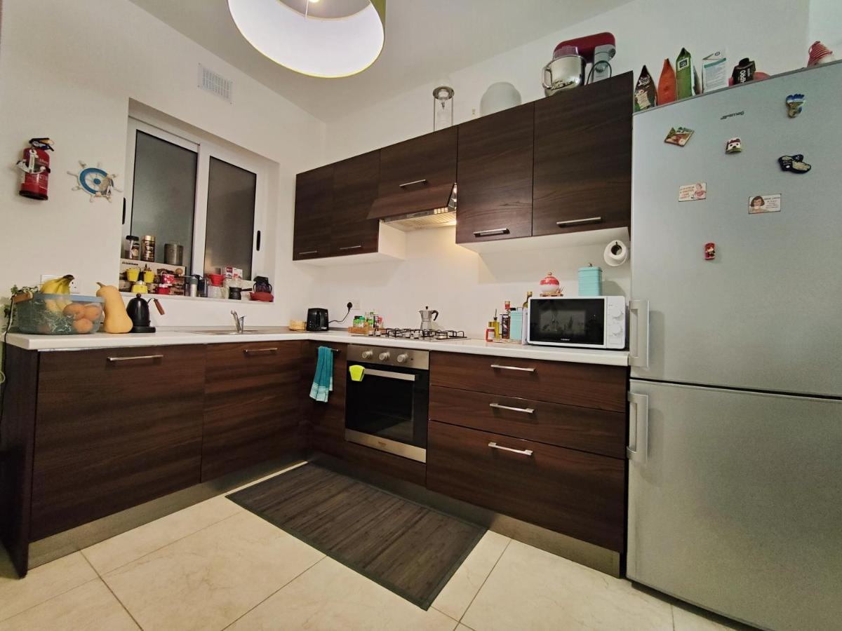 Your Room, Your Apartment, Your Shared Pool 马萨佛恩 外观 照片