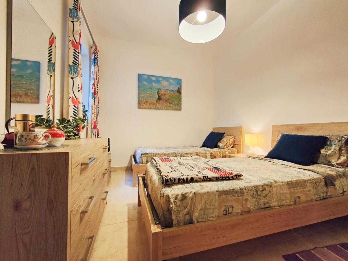 Your Room, Your Apartment, Your Shared Pool 马萨佛恩 外观 照片